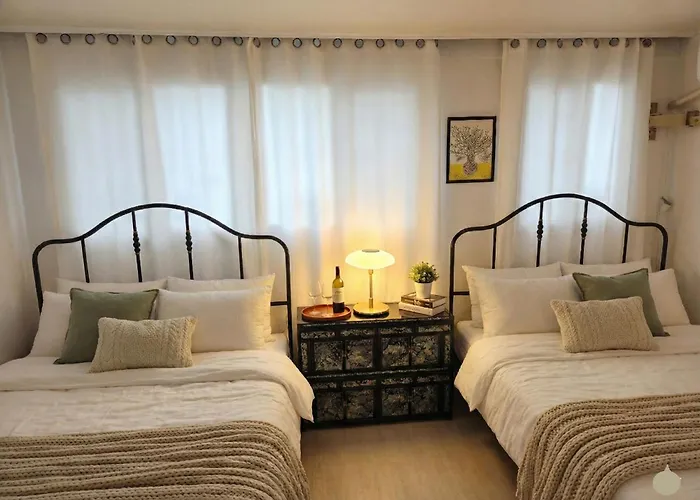 Certified, Hongdae 2min, 2br-1lr *