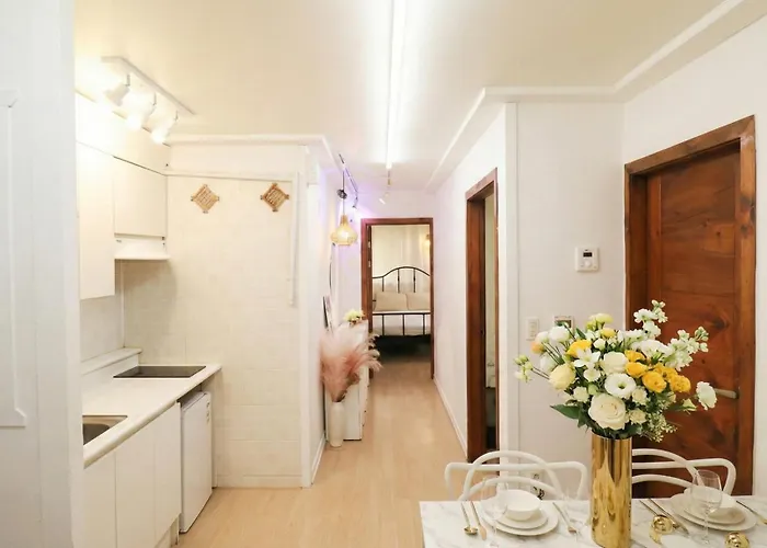Certified, Hongdae 2min, 2br-1lr 公寓 首爾