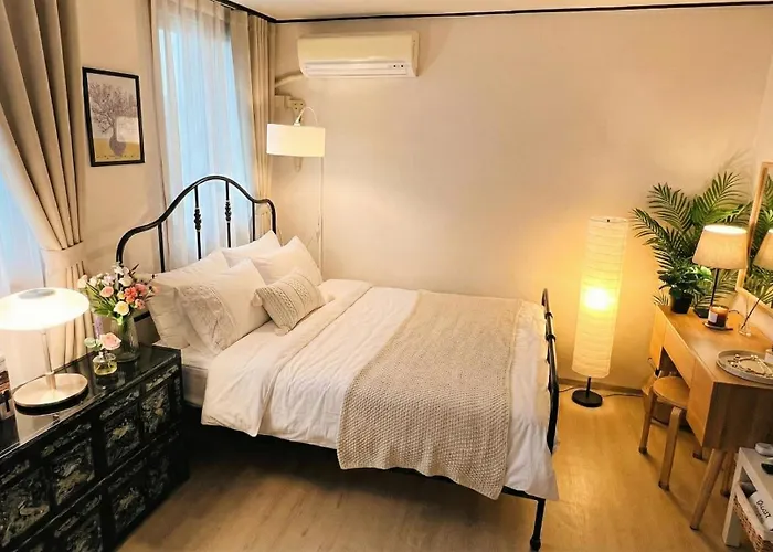 Certified, Hongdae 2min, 2br-1lr 首爾