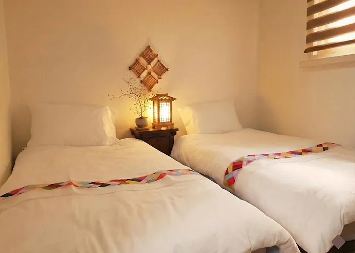 Certified, Hongdae 2min, 2br-1lr * 首爾