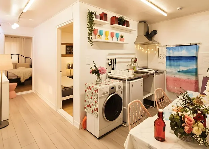 Certified, Hongdae 2min, 2br-1lr 首爾