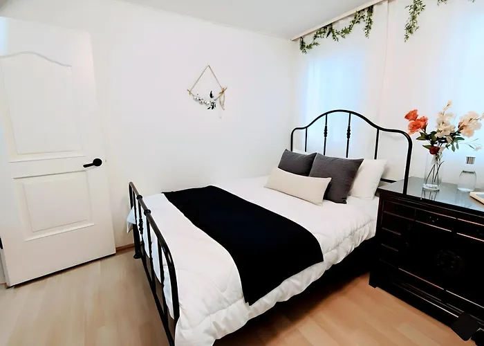 Certified, Hongdae 2min, 2br-1lr 公寓 *