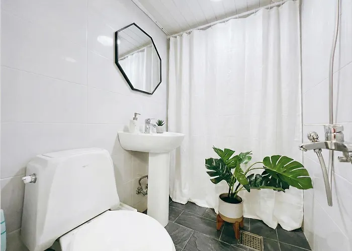 Certified, Hongdae 2min, 2br-1lr
